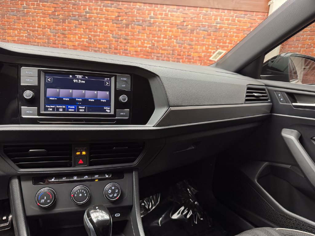 Used 2024 Volkswagen Jetta Sport FWD image 17