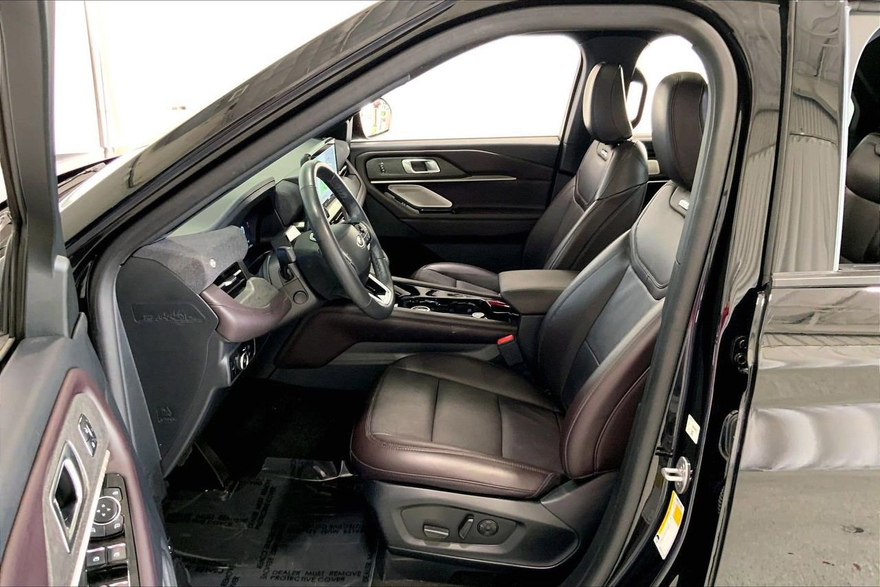 Certified 2025 Ford Explorer Platinum RWD image 18