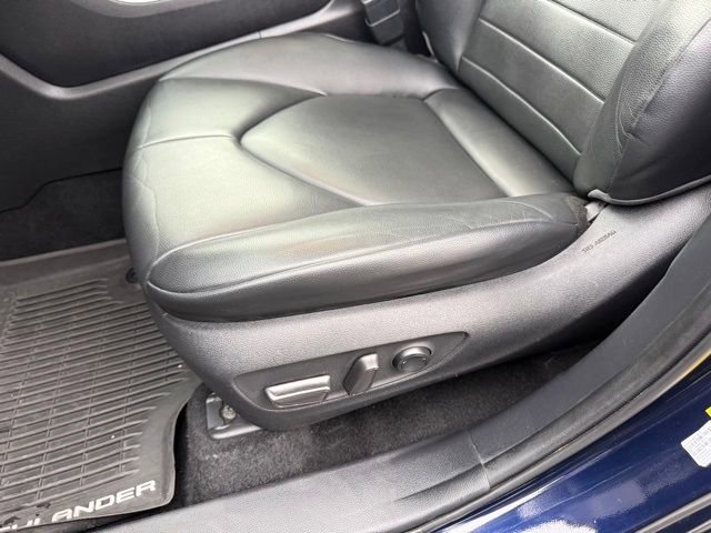 Used 2020 Toyota Highlander XLE image 18