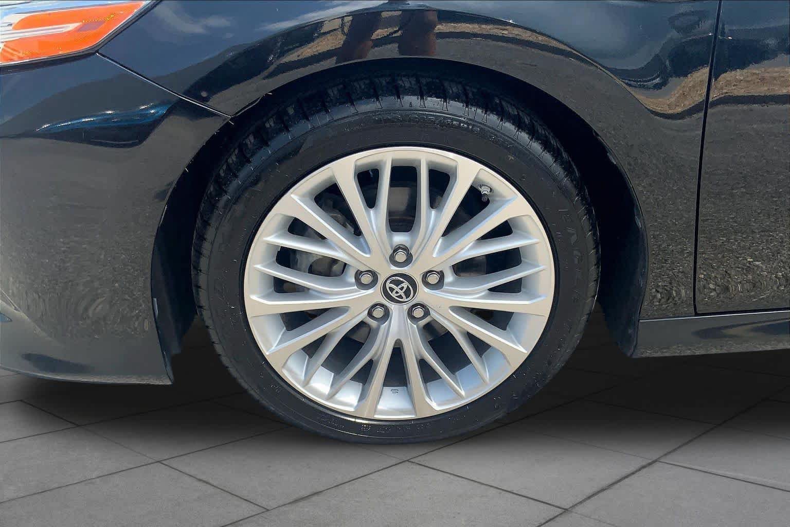 Used 2018 Toyota Camry XLE FWD image 11
