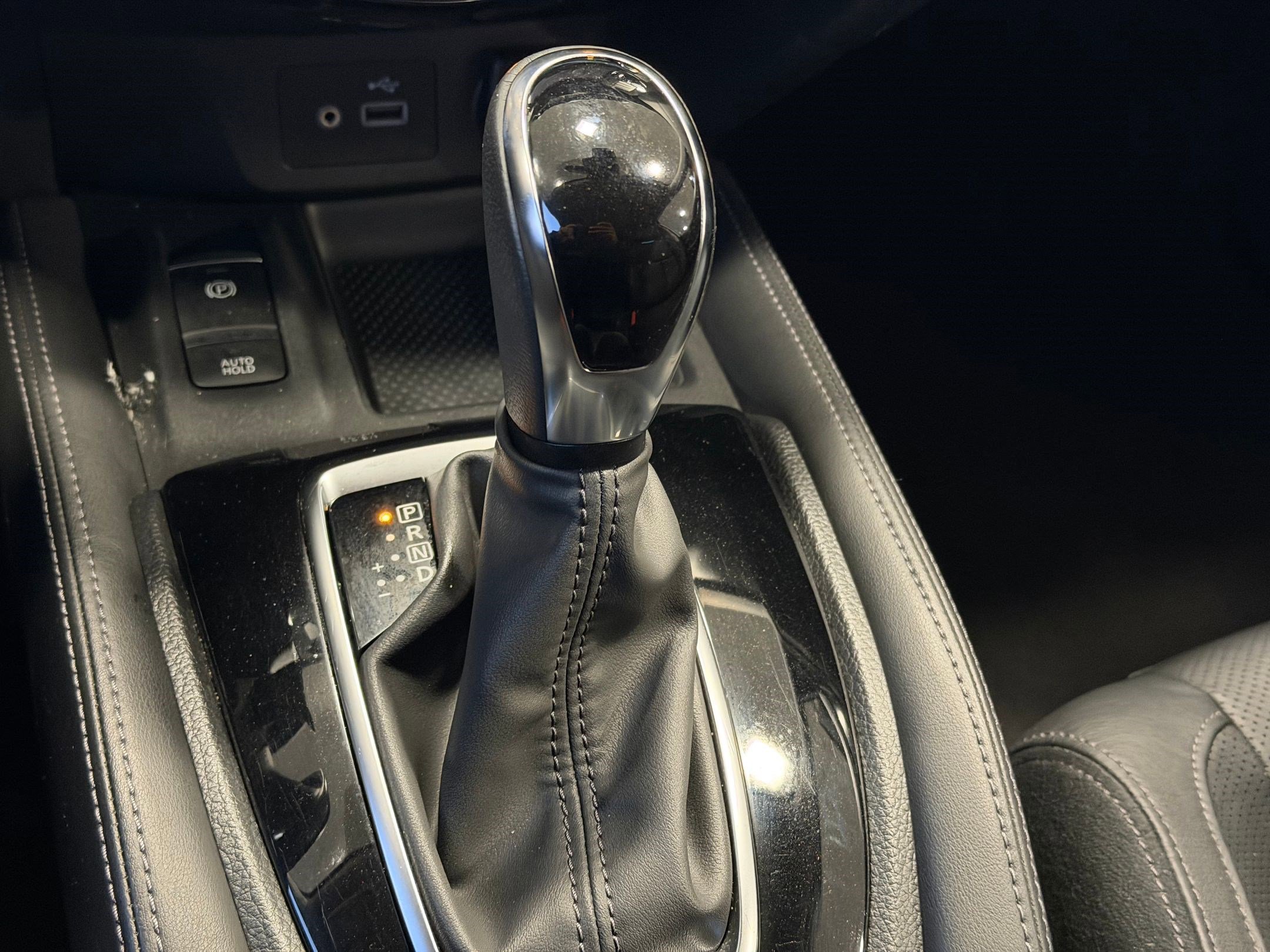 Used 2018 Nissan Rogue SL w/ Premium Package image 18