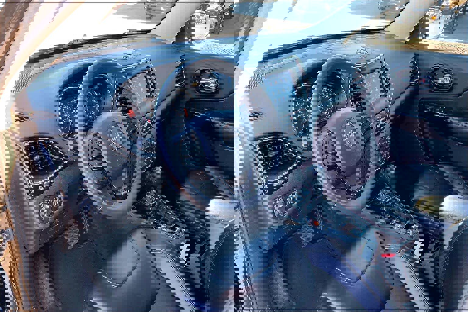 Used 2021 Jeep Cherokee Latitude Plus image 18