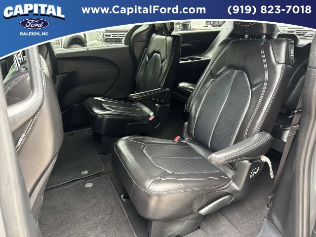 Used 2025 Chrysler Pacifica Select FWD image 17