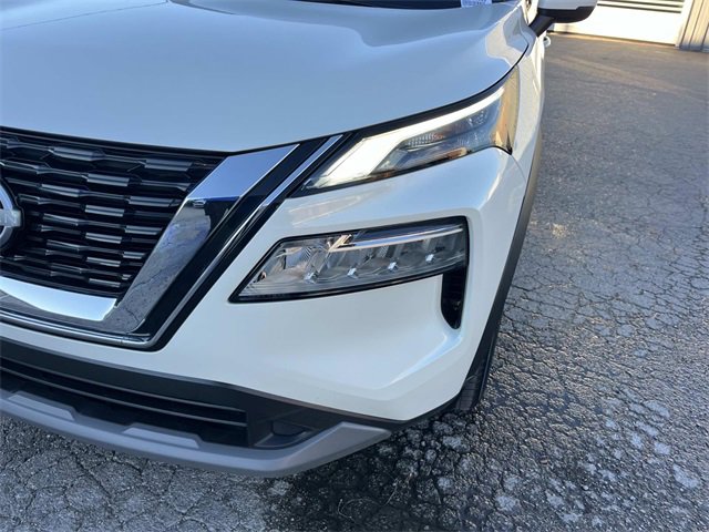 Used 2022 Nissan Rogue SV image 9