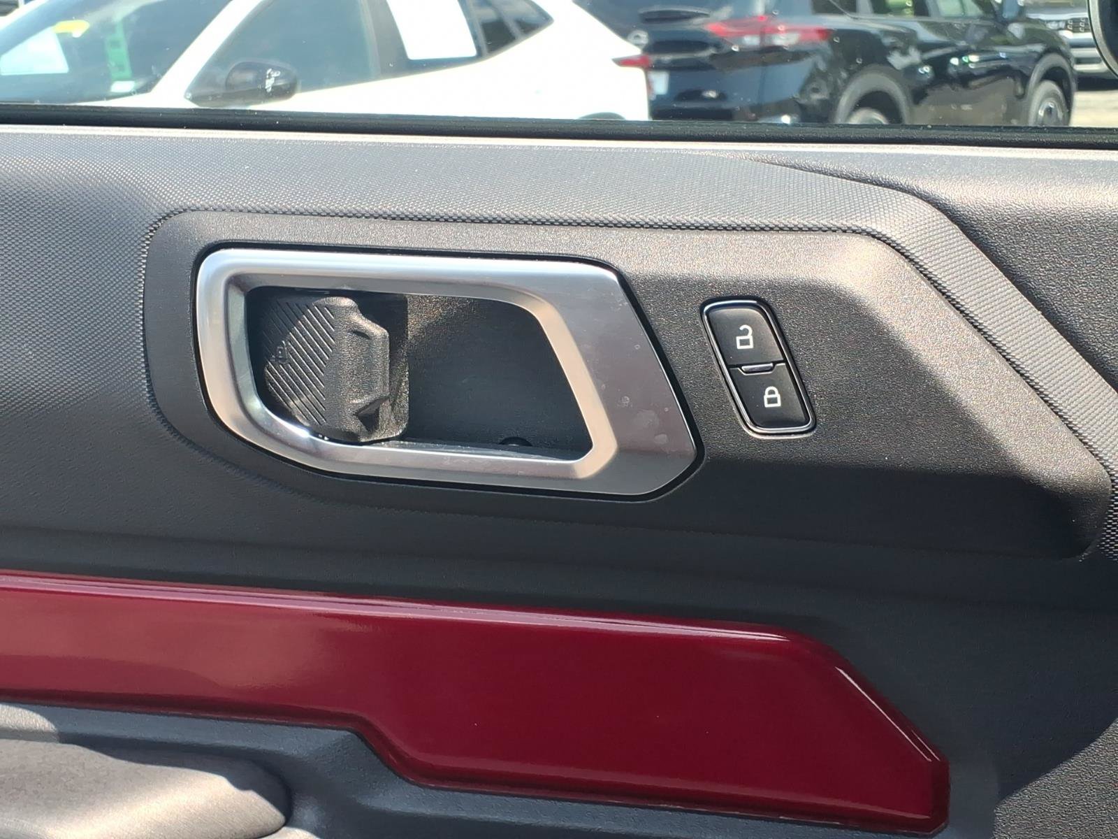 Certified 2025 Ford Bronco 2-Door AWD/4WD image 18
