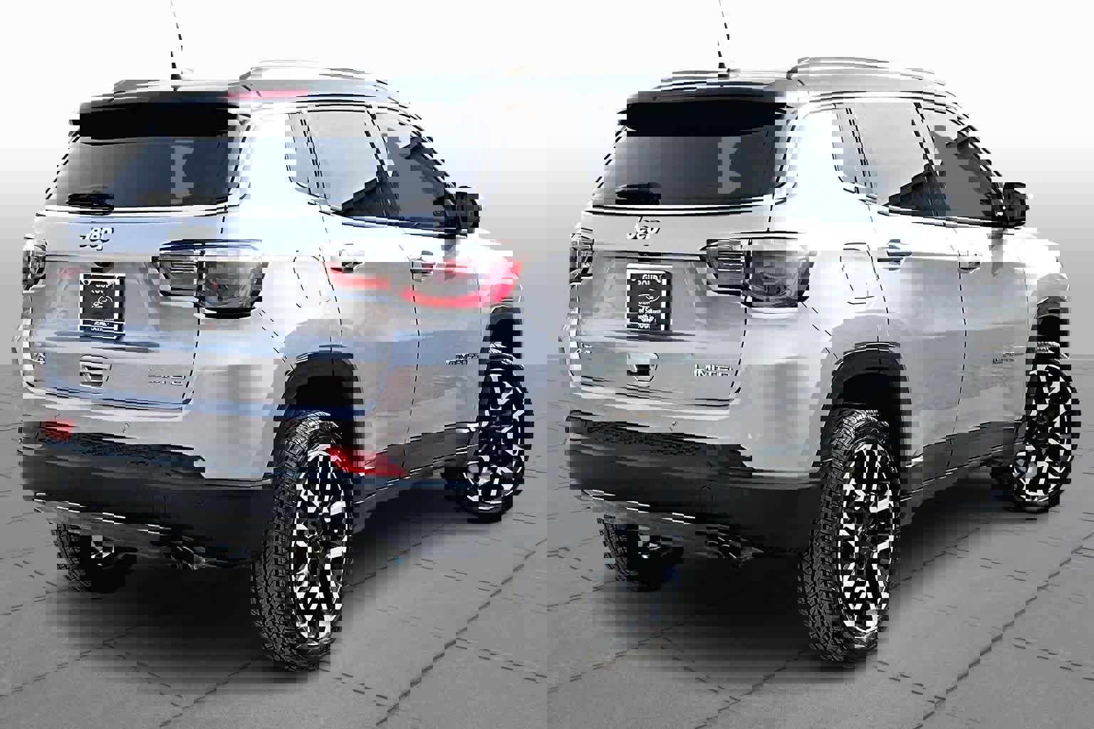 Used 2017 Jeep Compass Limited image 3