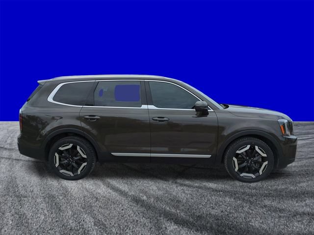 Used 2023 Kia Telluride EX w/ EX Captain's Chair Package AWD/4WD image 3