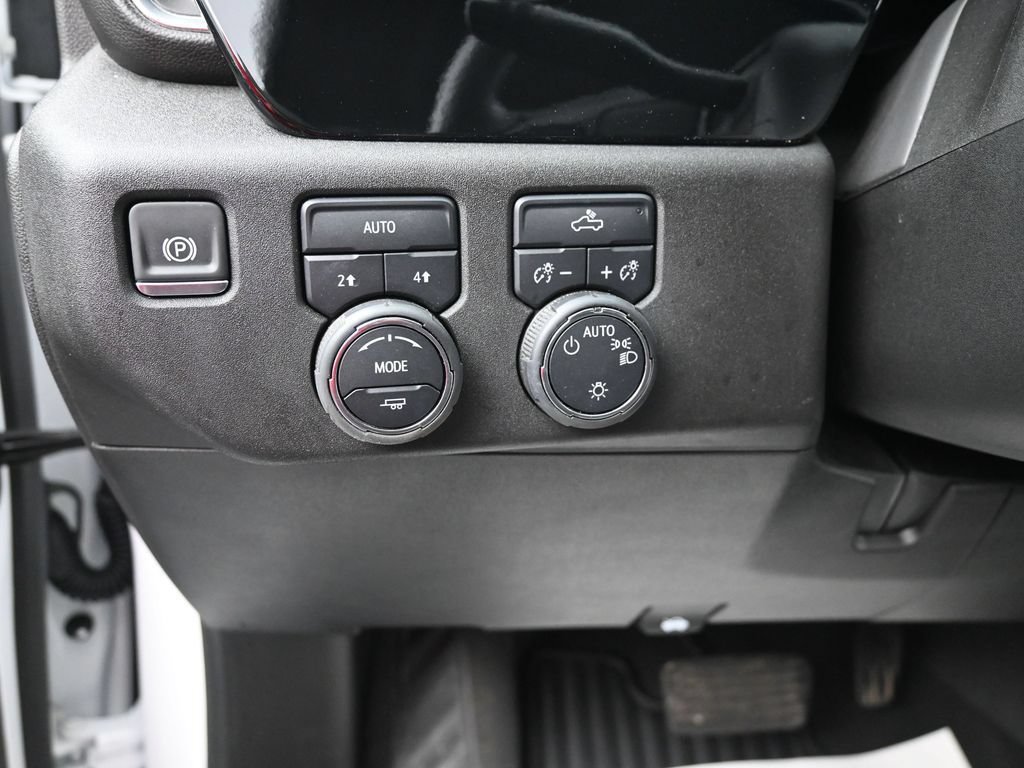 Used 2025 Chevrolet Silverado 1500 LT AWD/4WD image 11