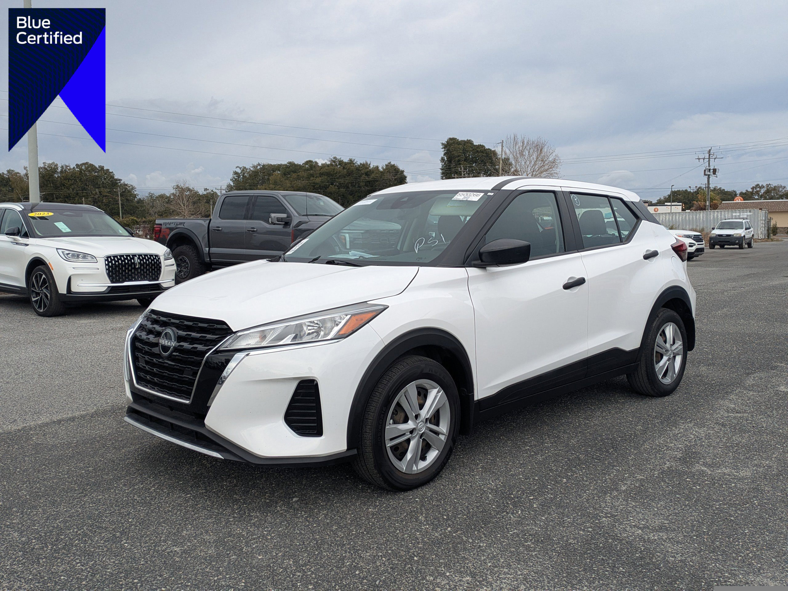 Used 2023 Nissan Kicks S image 1