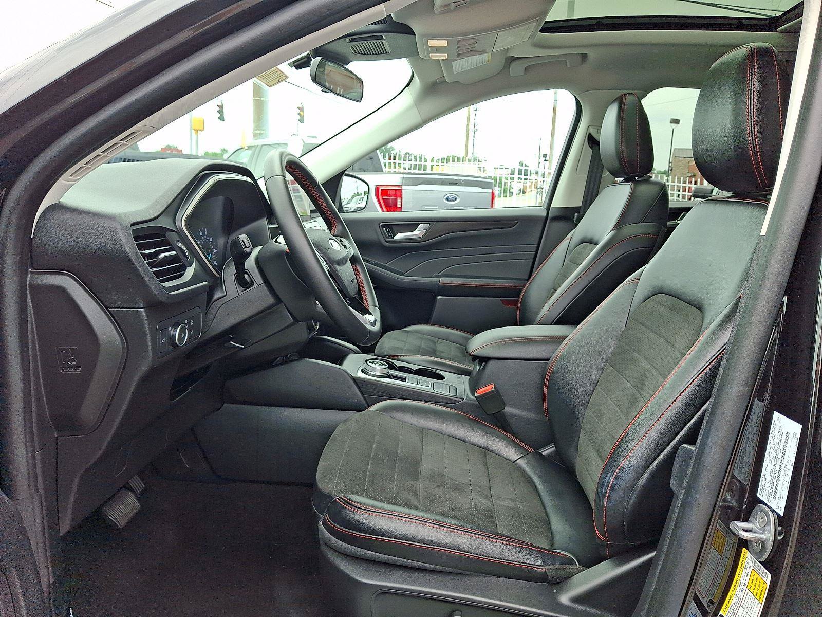 Certified 2022 Ford Escape SEL w/ SEL Stealth AWD Package image 10
