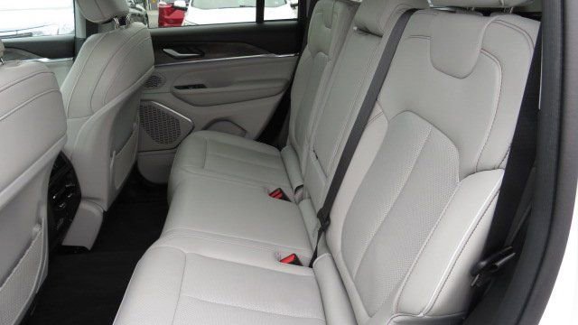 Used 2022 Jeep Grand Cherokee Overland image 11