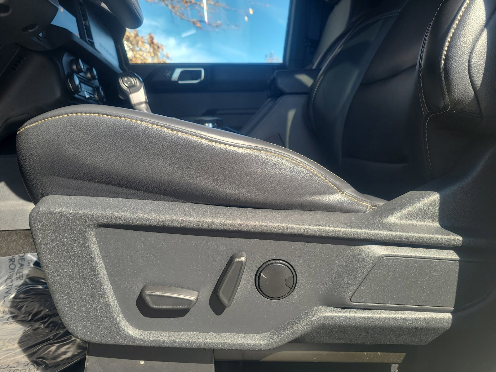 Certified 2025 Ford Bronco Badlands image 14