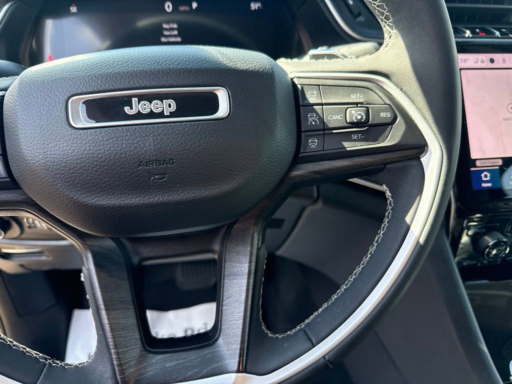 Used 2023 Jeep Grand Cherokee Limited AWD/4WD image 14