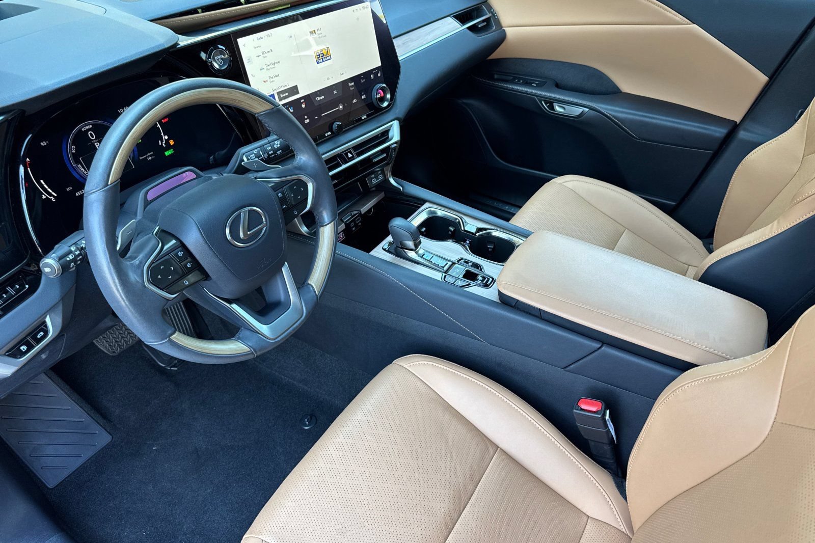 Used 2023 Lexus RX 350 w/ Cold Area Package AWD/4WD image 11