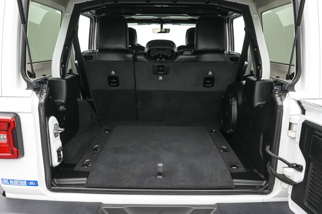 Used 2020 Jeep Wrangler Unlimited Sahara image 23