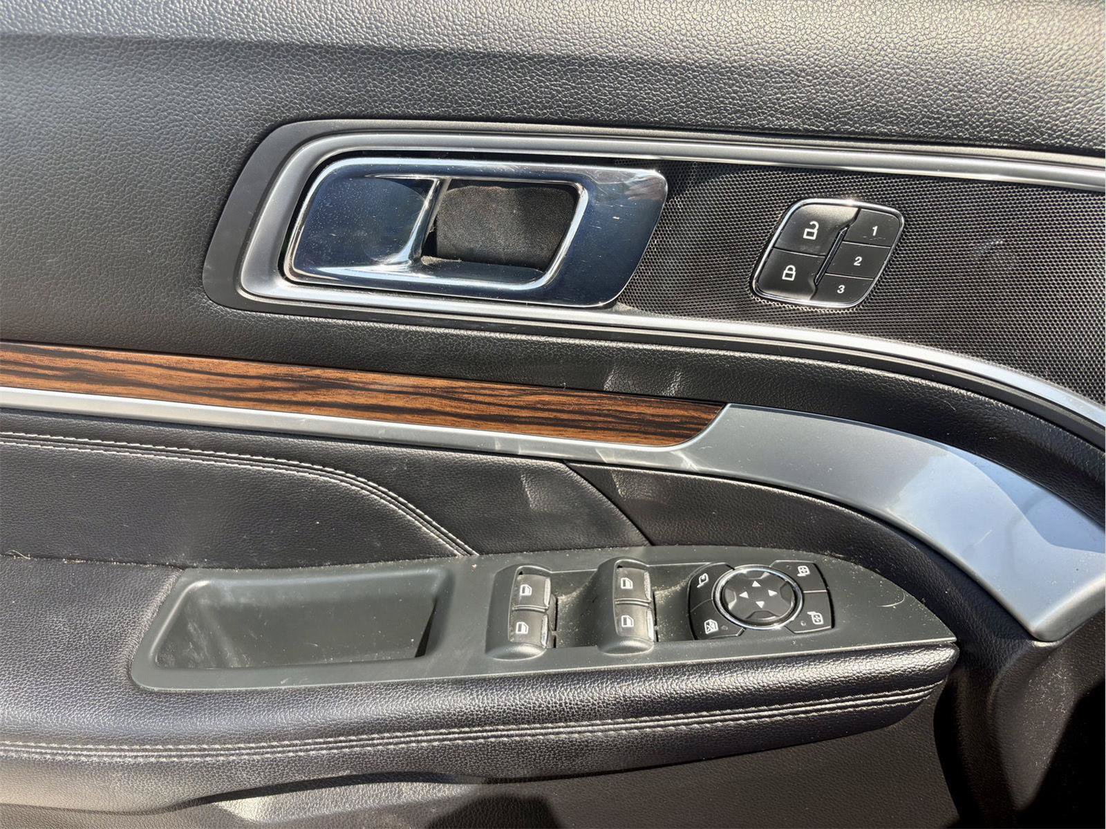 Certified 2018 Ford Explorer Limited AWD/4WD image 17