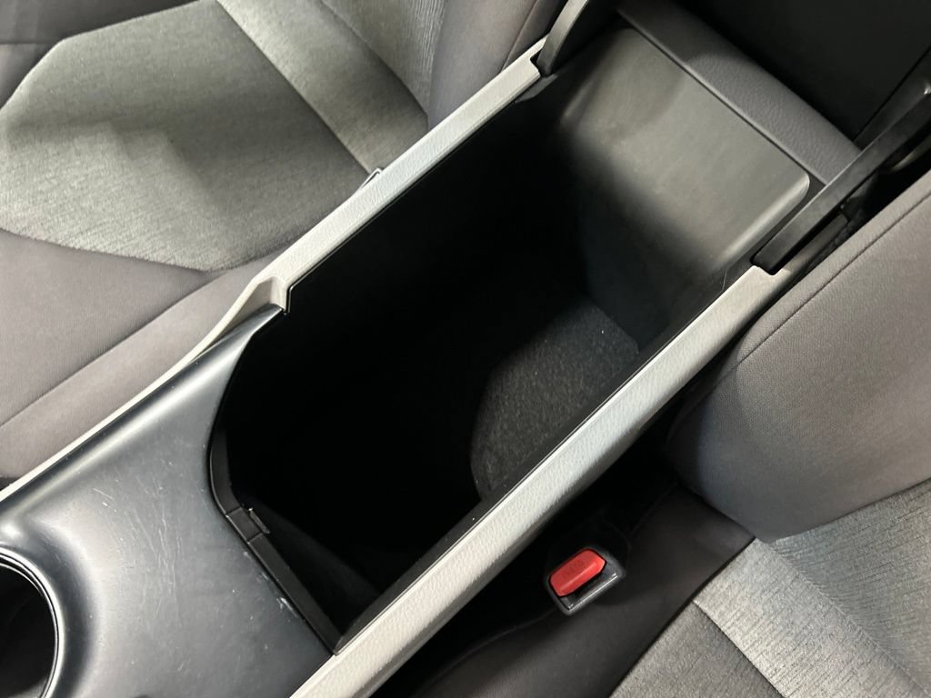Used 2018 Toyota Camry LE FWD image 16