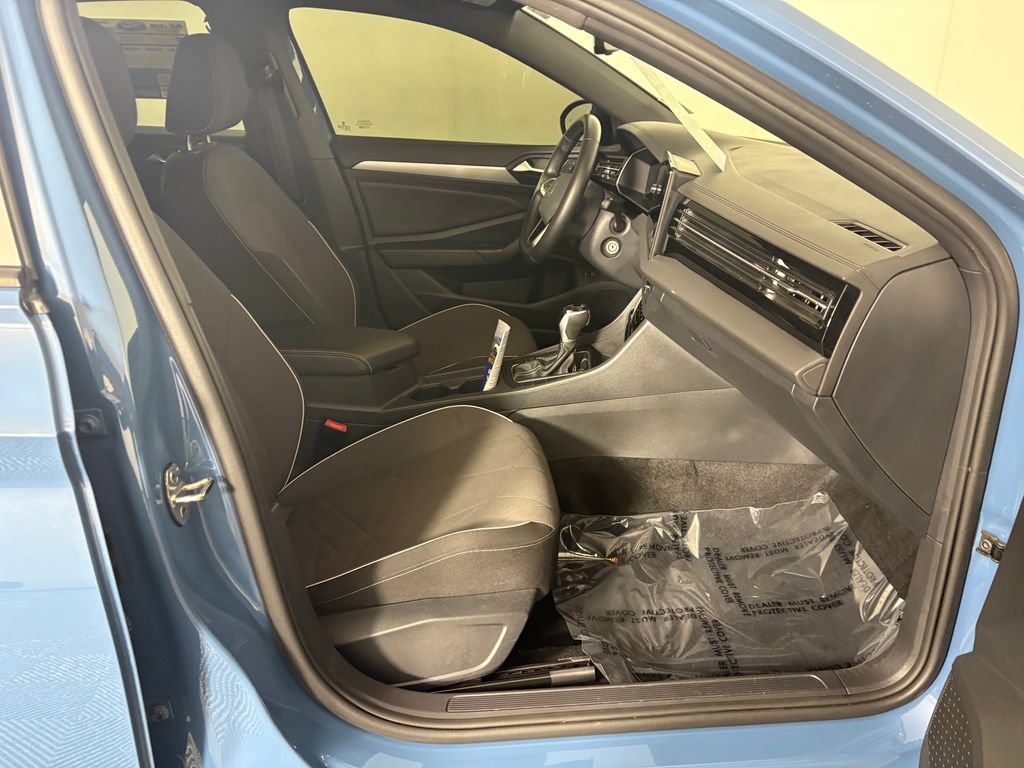 Used 2025 Volkswagen Jetta Sport FWD image 32