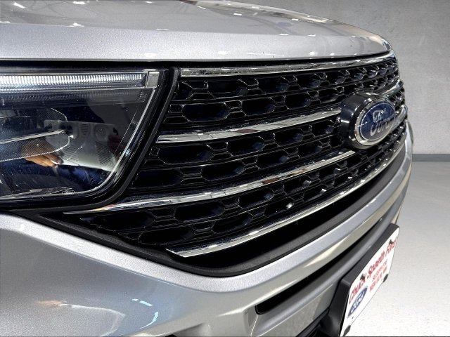 Certified 2021 Ford Explorer XLT w/ Equipment Group 202A AWD/4WD image 35