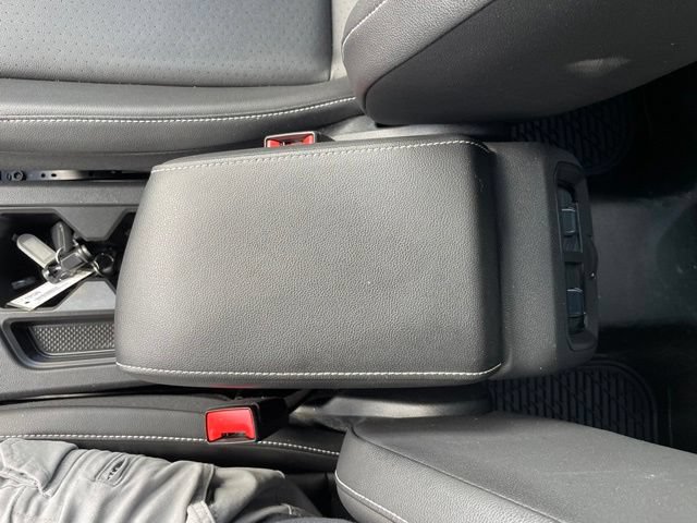 Used 2022 Volkswagen Tiguan SE AWD/4WD image 35