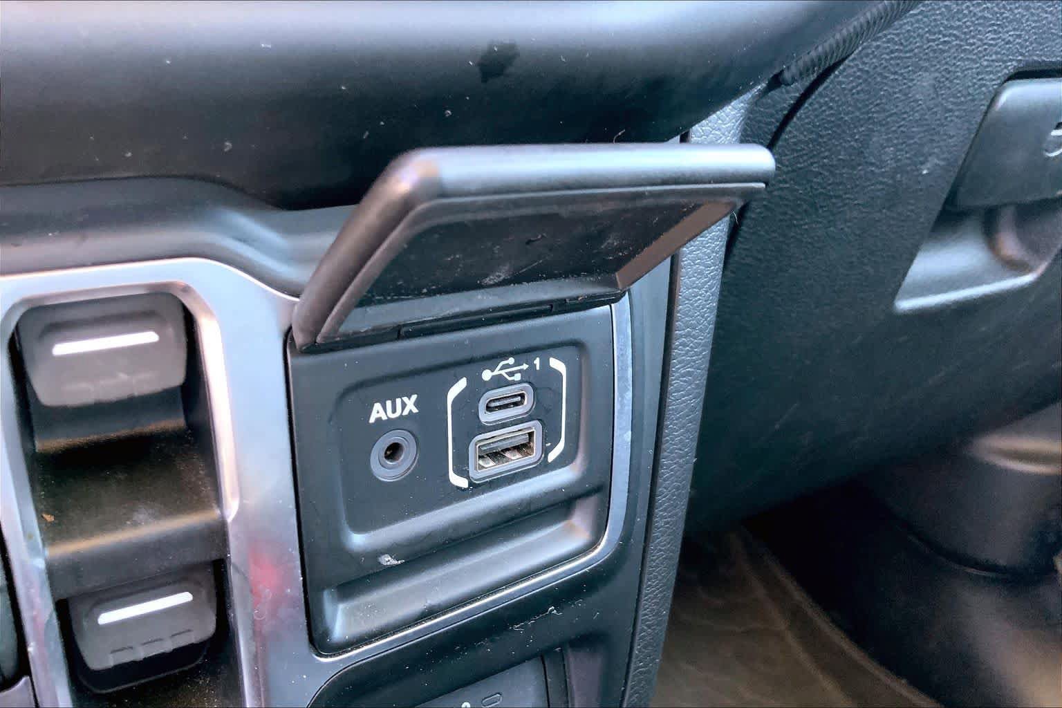 Used 2021 Jeep Wrangler Unlimited Sport AWD/4WD image 32