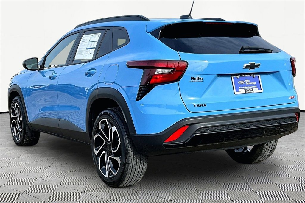 Used 2024 Chevrolet Trax RS w/ Driver Confidence Package image 2