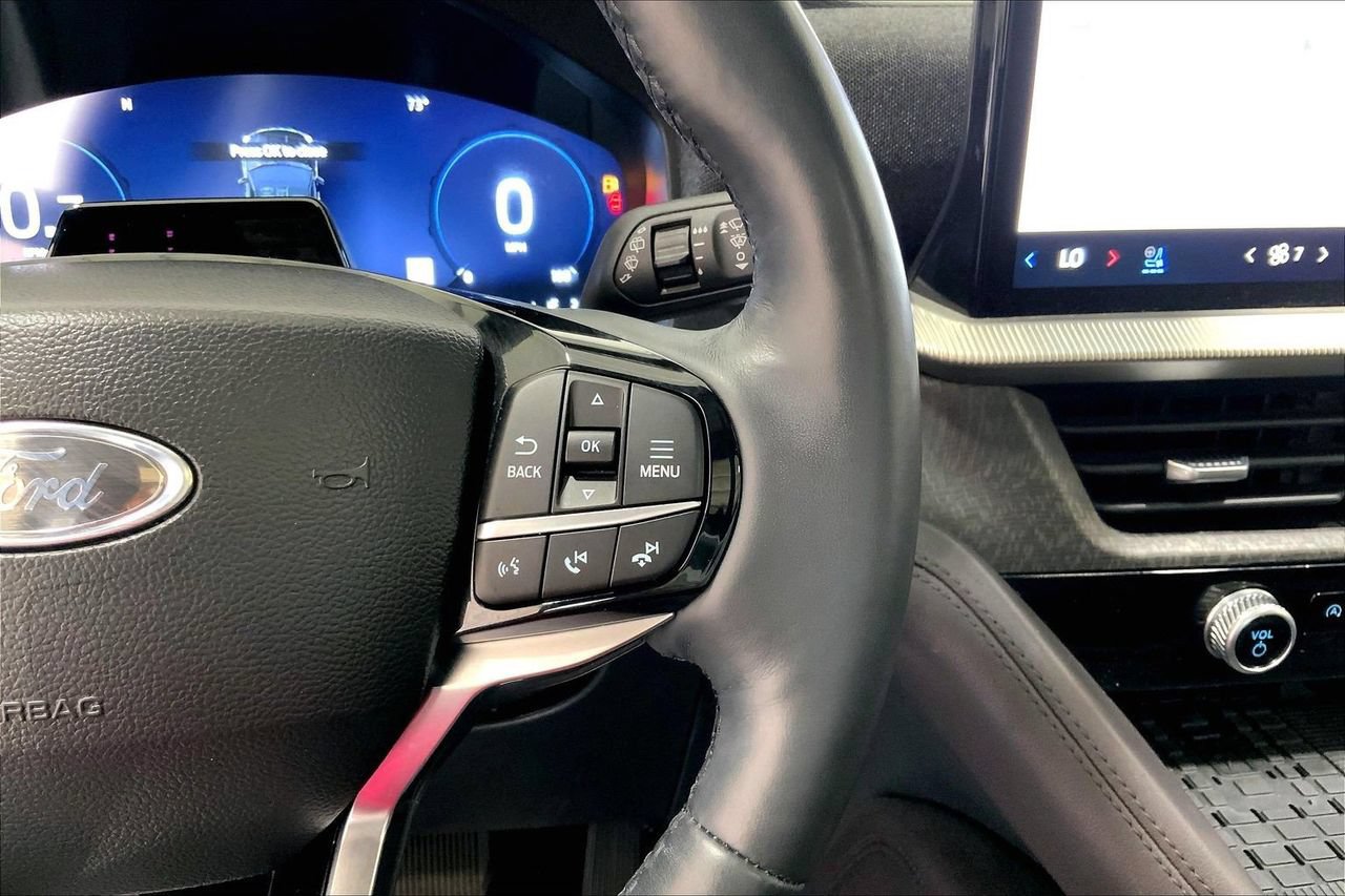 Certified 2025 Ford Explorer Platinum RWD image 22