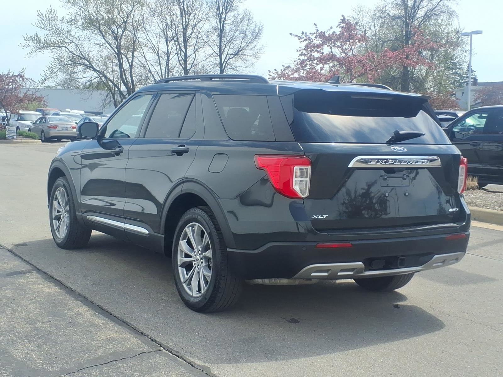 Certified 2023 Ford Explorer XLT w/ Equipment Group 202A AWD/4WD image 2
