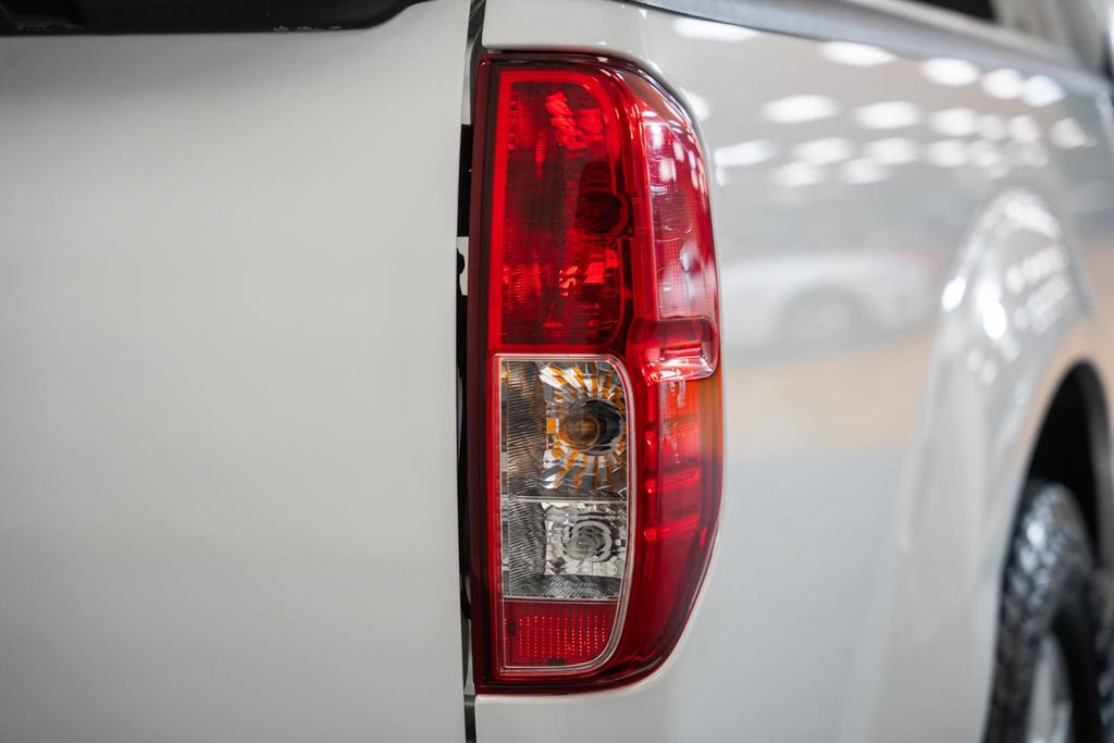 Used 2021 Nissan Frontier SV RWD image 6
