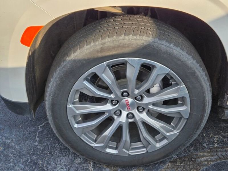 Used 2023 GMC Yukon Denali image 4