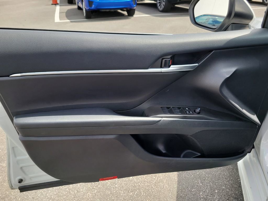 Used 2023 Toyota Camry SE image 12