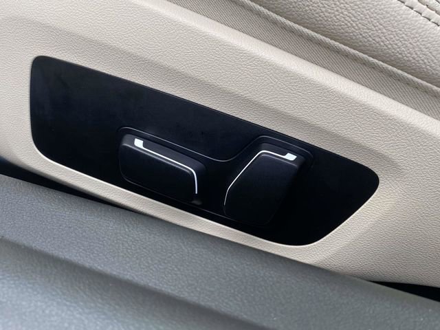 Used 2024 BMW 230i Coupe w/ Convenience Package RWD image 17