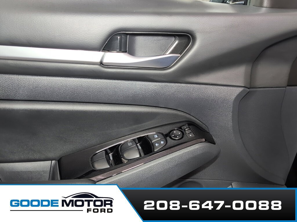 Used 2025 Nissan Altima 2.5 SR FWD image 9