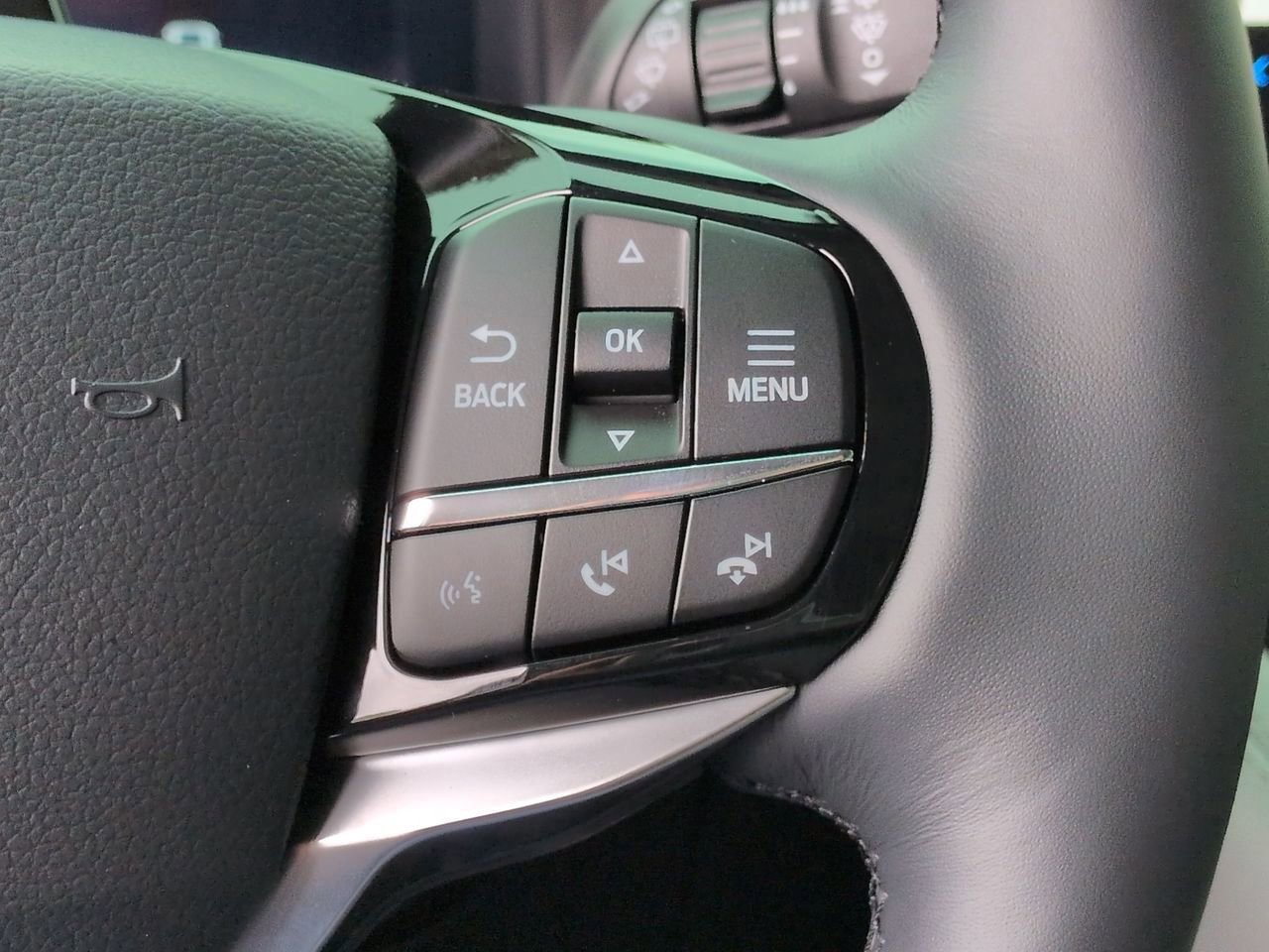 Certified 2026 Ford Explorer Platinum w/ LUX Leather Package image 25