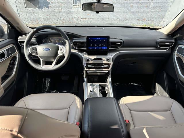 Certified 2022 Ford Explorer XLT w/ Equipment Group 202A AWD/4WD image 39