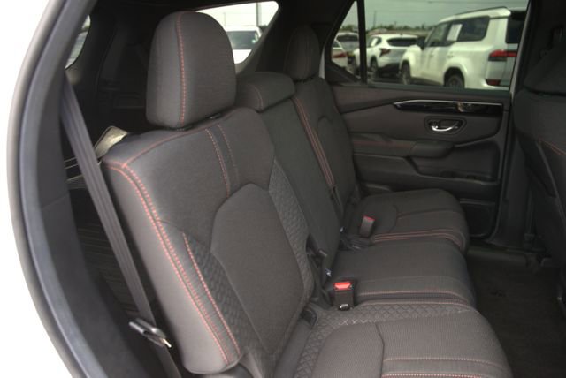 Used 2025 Honda Pilot Sport image 16