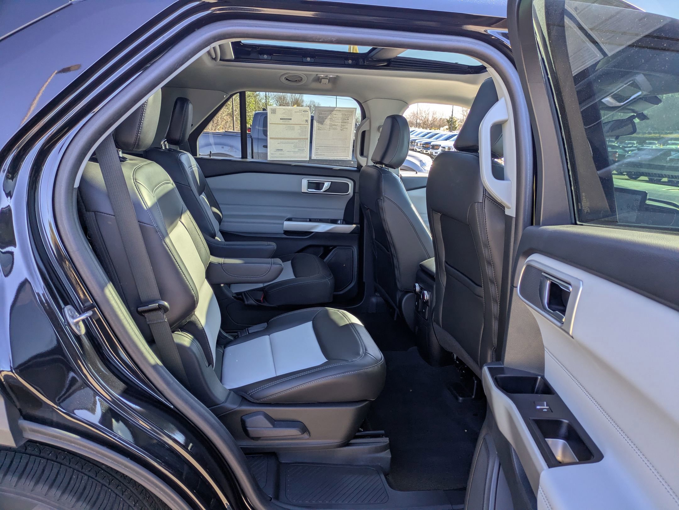 Certified 2022 Ford Explorer XLT w/ Equipment Group 202A image 38