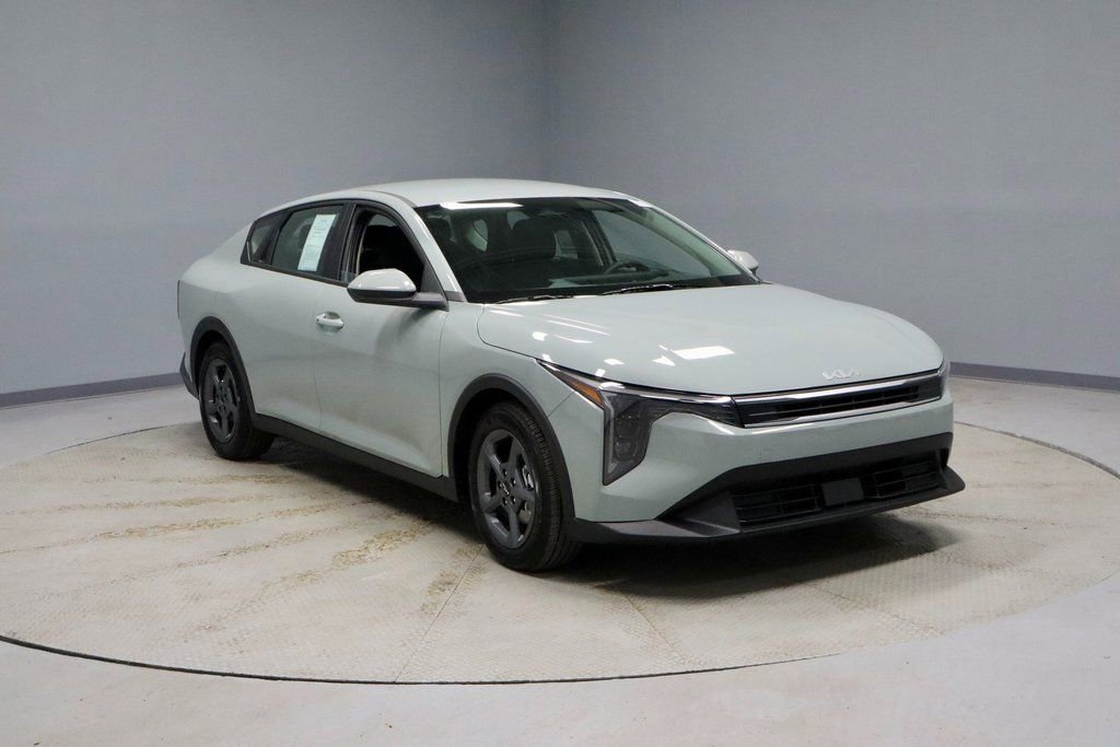 Used 2025 Kia K4 LXS image 7