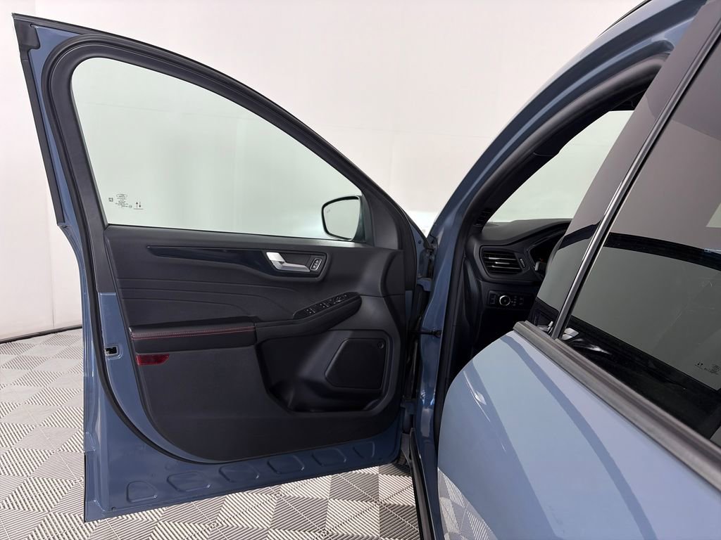 Certified 2025 Ford Escape ST-Line Select AWD/4WD image 10
