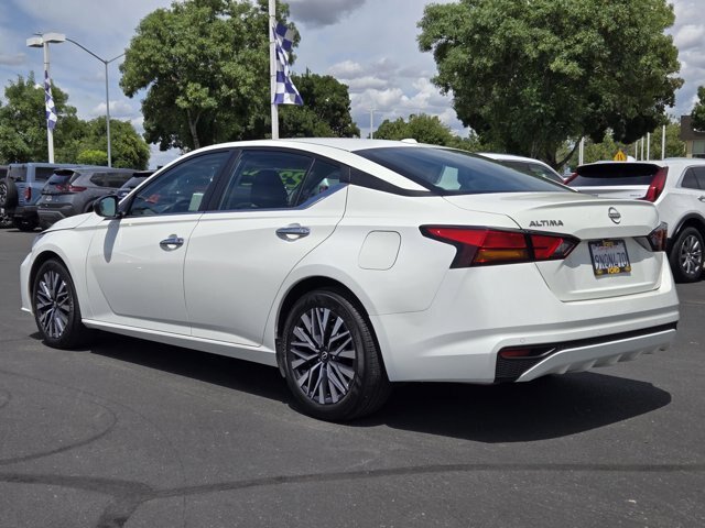 Used 2025 Nissan Altima 2.5 SV FWD image 6