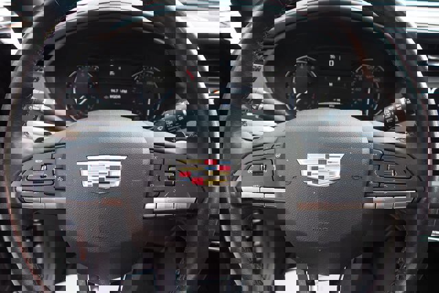 Used 2023 Cadillac XT4 Luxury w/ Cold Weather Package image 21