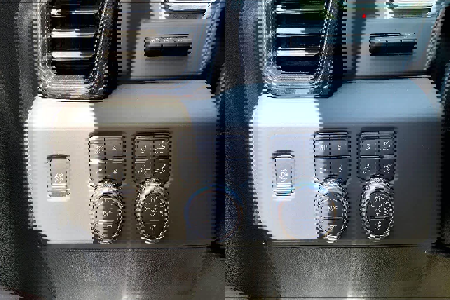 Used 2024 GMC Sierra 1500 AT4 w/ Technology Package image 36