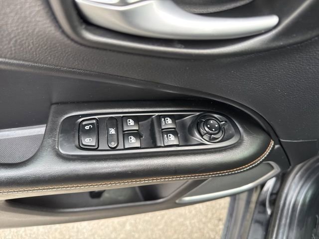 Used 2018 Jeep Compass Sport w/ Tech Group FWD image 16