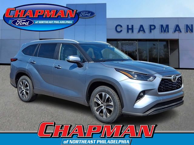 Used 2023 Toyota Highlander XLE FWD image 1