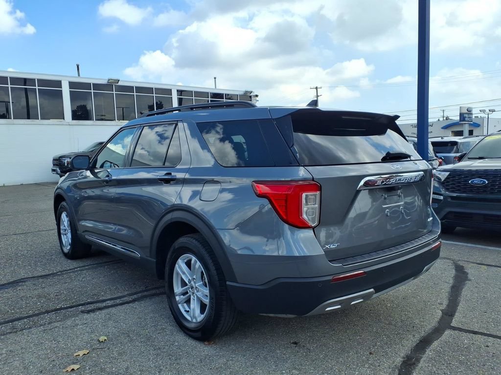 Certified 2024 Ford Explorer XLT w/ Equipment Group 202A AWD/4WD image 9