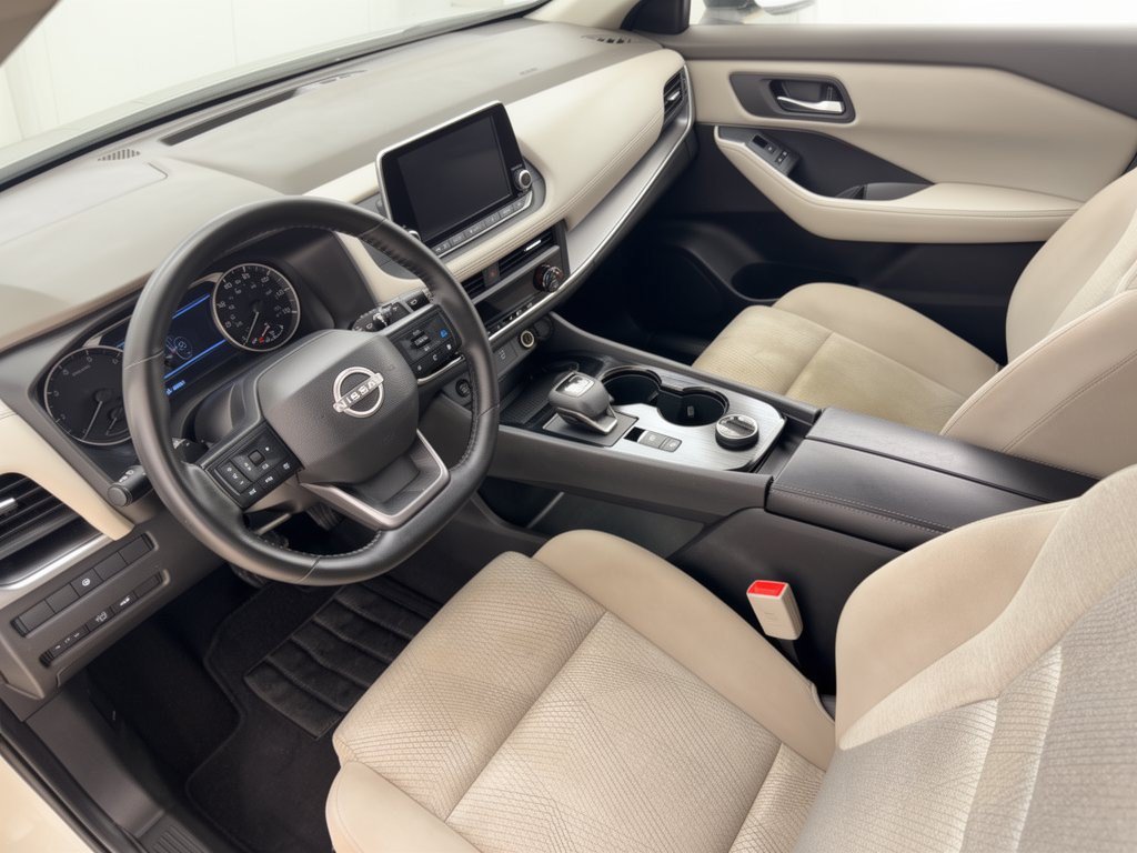 Used 2025 Nissan Rogue SV AWD/4WD image 4