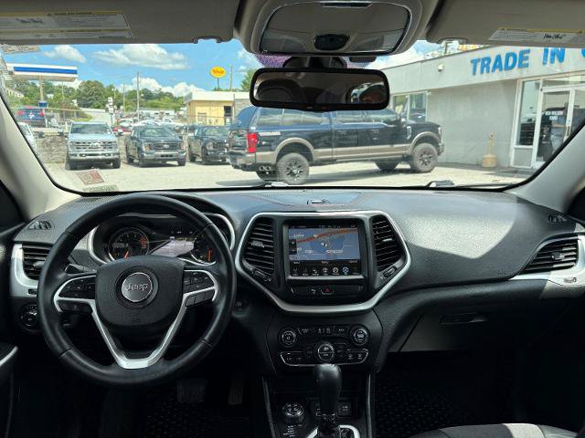Used 2018 Jeep Cherokee Trailhawk AWD/4WD image 6