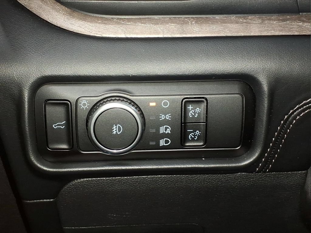 Certified 2023 Ford Explorer Platinum w/ Technology Package AWD/4WD image 17