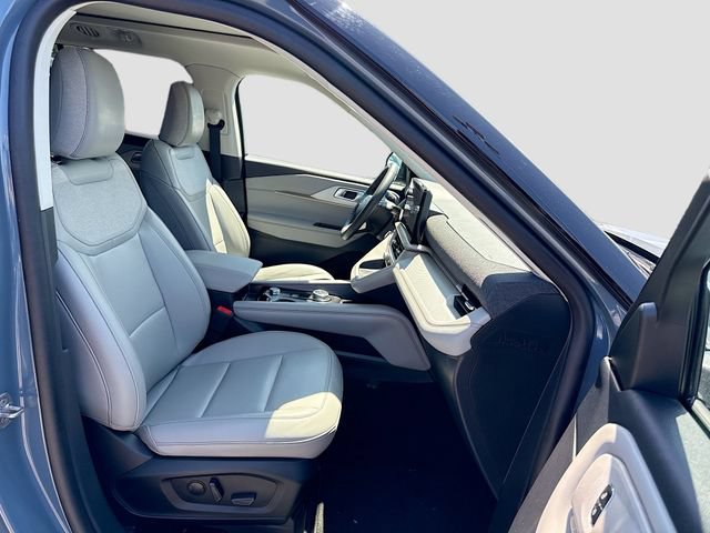Certified 2025 Ford Explorer Active w/ Active Comfort Package AWD/4WD image 38