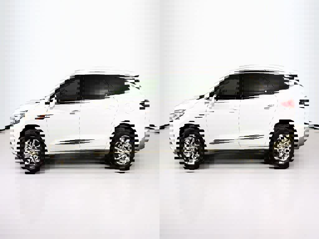 Used 2021 Buick Enclave Essence image 2